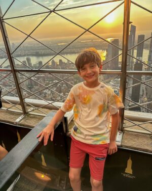 Sabrina Seara Instagram - Les cuento q Maxi ama New York, y nos pidió de regalo por haber pasado su año con buenas notas llevarlo hasta allá. La pasamos increíble sin olvidar q nuestro corazón sigue en Venezuela 🇻🇪 y pendientes de todo lo q está pasando. Family trip ❤️
