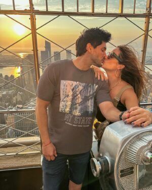 Sabrina Seara Instagram - Les cuento q Maxi ama New York, y nos pidió de regalo por haber pasado su año con buenas notas llevarlo hasta allá. La pasamos increíble sin olvidar q nuestro corazón sigue en Venezuela 🇻🇪 y pendientes de todo lo q está pasando. Family trip ❤️