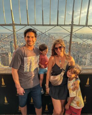 Sabrina Seara Instagram - Les cuento q Maxi ama New York, y nos pidió de regalo por haber pasado su año con buenas notas llevarlo hasta allá. La pasamos increíble sin olvidar q nuestro corazón sigue en Venezuela 🇻🇪 y pendientes de todo lo q está pasando. Family trip ❤️