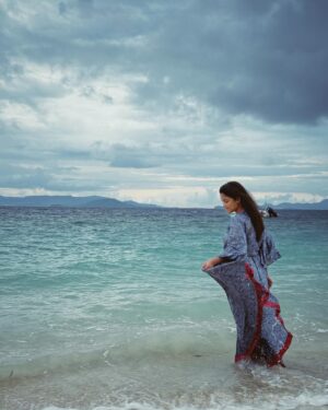 Sadia Ayman Instagram - Smell the sea and feel the sky. Let your soul & spirit fly. 🕊️