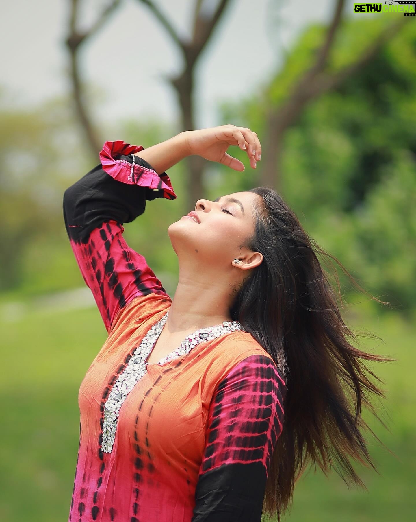 Sadia Ayman - 41.4K Likes - ও বাতাস তুমি বলে দিও তাঁরে,
সে যেন আমারই থাকে, ভোলেনা আমারে… ❤️