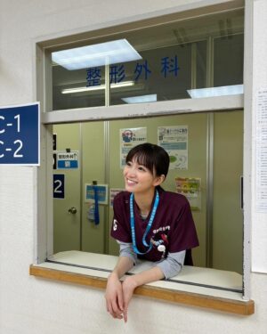 Sae Okazaki Instagram - ドラマ「マウンテンドクター」第8話　今夜22:00〜放送です⛰️

典子。ついにお母さんに思いを伝え、説得することを決意。
今後のお母さんとの関係にも注目して頂きたいです。

歩が持つ正義感や責任感から起こる事件、そしてしんちゃんとの関係性。

今夜も見どころ沢山🚨

是非ご覧ください！！

#マウンテンドクター