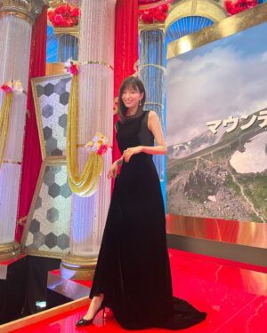 Sae Okazaki Instagram - 「フジテレビドラマライブ2024・夏」ありがとうございました🌻

「マウンテンドクター」の魅力が少しでも伝わっていれば嬉しいです！
初回オンエアまで1週間ちょっと！
楽しみに😌⛰️