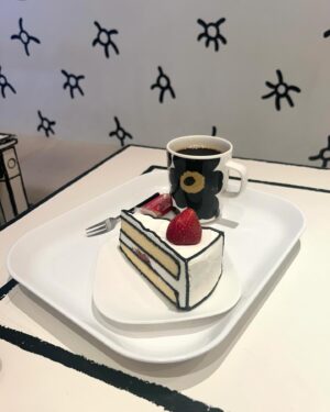 Saeko Kamimura Instagram - .
.
いくつか衣装の紹介です。
最後の一枚は、先日同期の宇内アナと
新大久保にいったときのもの🍰

🩵 8/8(木)  Nスタ
ワンピース... PROPORTION BODY DRESSING
ブローチ... vendomeboutique
お花とパールのブローチでした🫧

🩵 8/5(月)  JNNニュース 
衣装提供... Stola.

🤍8/7(水)  Nスタ
ニット... LAISSE PASSE
スカート... # Newans