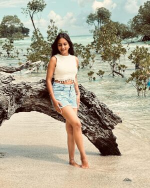 Sahana Shetty Instagram - Tanned skin and ocean grins 💁🏻‍♀️

#sahanian #sahana_shetty #andamanislands #neilisland #ocean #beach #sea #instagood #instapost