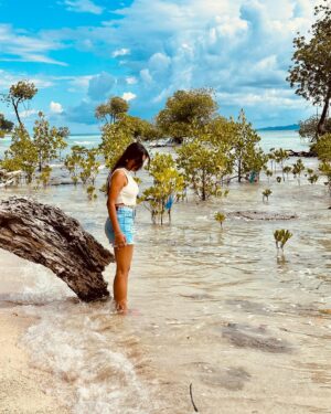 Sahana Shetty Instagram - Tanned skin and ocean grins 💁🏻‍♀️

#sahanian #sahana_shetty #andamanislands #neilisland #ocean #beach #sea #instagood #instapost