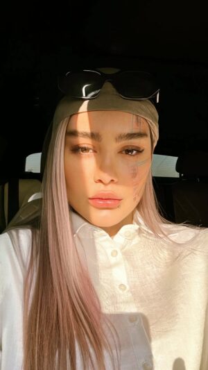 Sahar Ghoreyshi Instagram - ☀️
12