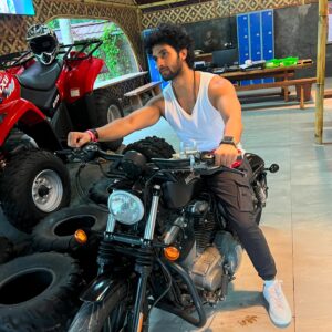 Sai Ronak Instagram - Take my hint. if you ever planning for a gift 😛🏍️💪🏻