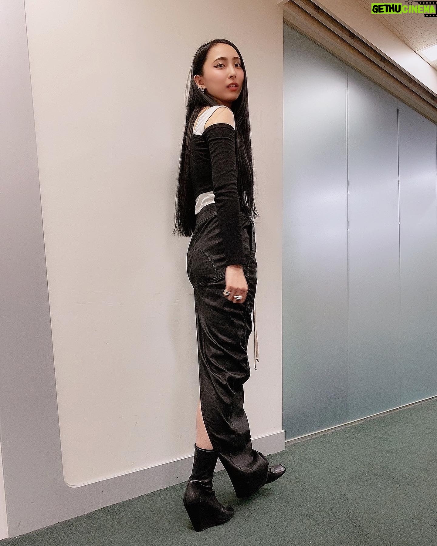 Saiki Atsumi - 11.7K Likes - ☾
3ヶ月くらい前の写真で、今更だけど。可愛いお洋服達を見てもらおう!
スカートとブーツが #rickowens トップスは海外通販だな。確か!
#bandmaid
#saiki