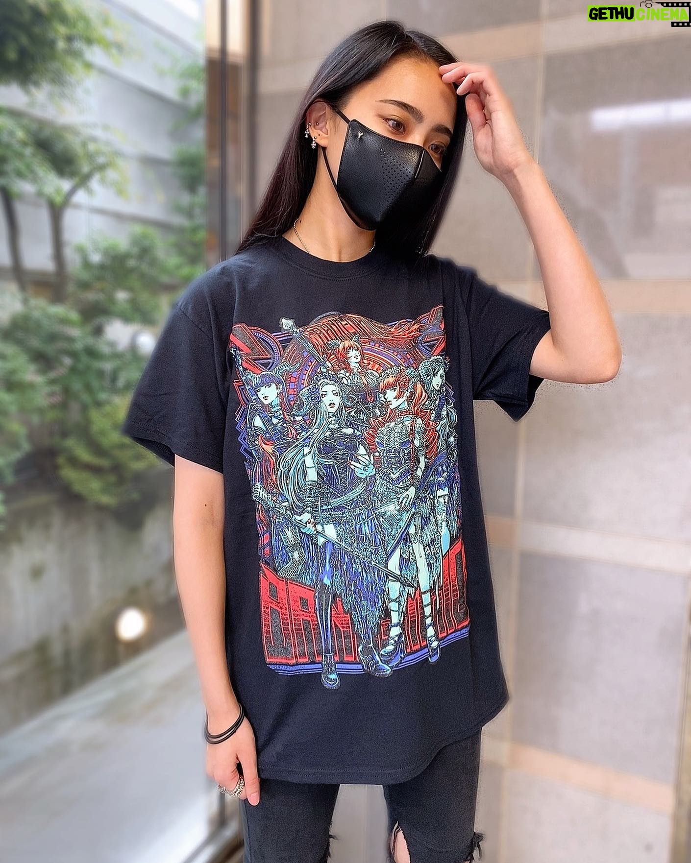 Saiki Atsumi - 7.2K Likes -
@bandmaid.jp × ISANA KAGAMI ZEPP-T
お盟主様限定カラー
OMEISYUSAMA LIMITED COLOR
Mサイズ着てみました
#bandmaid
#saiki