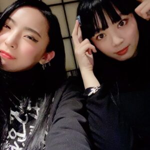 Saiki Atsumi Instagram - ﻿
﻿
ゆらちゃんに癒された。癒しをありがとう﻿
写真のつもりが動画になっちゃったんだけどゆらちゃんは動かない﻿
人形だ﻿
可愛い﻿
﻿
﻿
#bandmaid﻿
#saiki