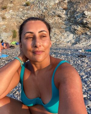Saira Khan Instagram - Sea, sunsets and happy times.