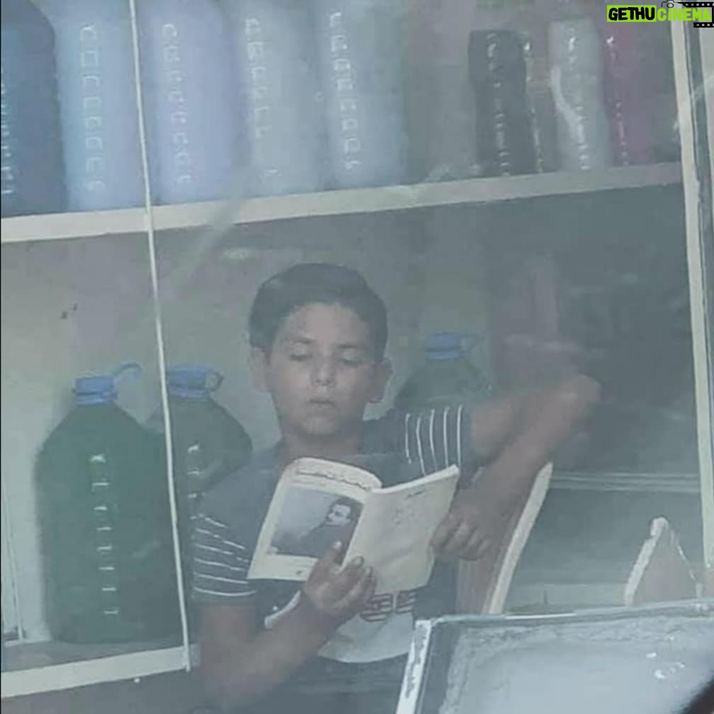 Sajjad Delafrooz - 2.9K Likes - Young boy selling detergents while reading Gibran... #future
.
.
#gibran #gibrankhalilgibran #khalilgibran #book #lebanon #futuregeneration #hope #sajjaddelafrooz