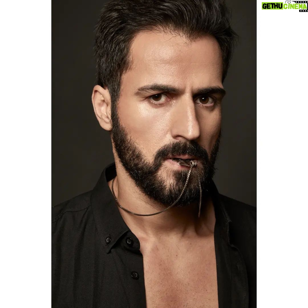 Sajjad Delafrooz - 3.8K Likes - 📷 @harsh__mevada
HMUA @krishas_vanity
Stylist @pal_loveee
Studio @runwaylifestylstudio
.
#photoshoot #SajjadDelafrooz