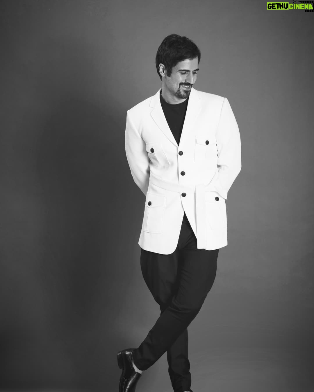 Sajjad Delafrooz - 2.5K Likes - Outfit @varoinmarwah
Shot @adnanhanifphotography
.
Thanks @icon_art_production
.
#bollywood #mumbai #sajjaddelafrooz #india