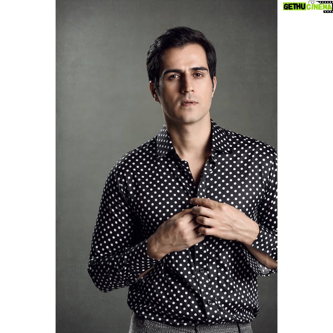 Sajjad Delafrooz - 2.3K Likes - Outfit @varoinmarwah
Shot @adnanhanifphotography
.
Thanks @icon_art_production
.
#2020 #Actor #bollywood #mumbai #dubai #sajjaddelafrooz #india #cleanshave #shirt #nobeard #India
#بازیگر #سجاد_دل_افروز #سجاد #بازیگران
#بالیوود