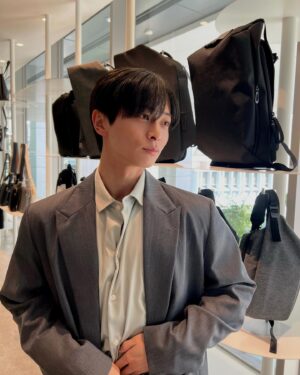 Sakai Sho Instagram - Lui’s(ルイス)
2023 Autumn / Winter 展示会

@luis_official___ 
#PR