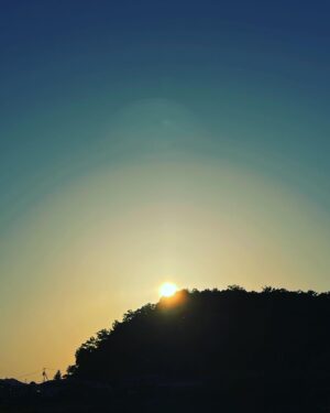 Sakai Sho Instagram - 月曜日の夕日を見ると1週間の始まりを感じる...。

今日は暑すぎた。

みんな大丈夫だったでしょうか。

水分補給を忘れずに！

僕は来週から大学のテストなので、勉強しまくります。