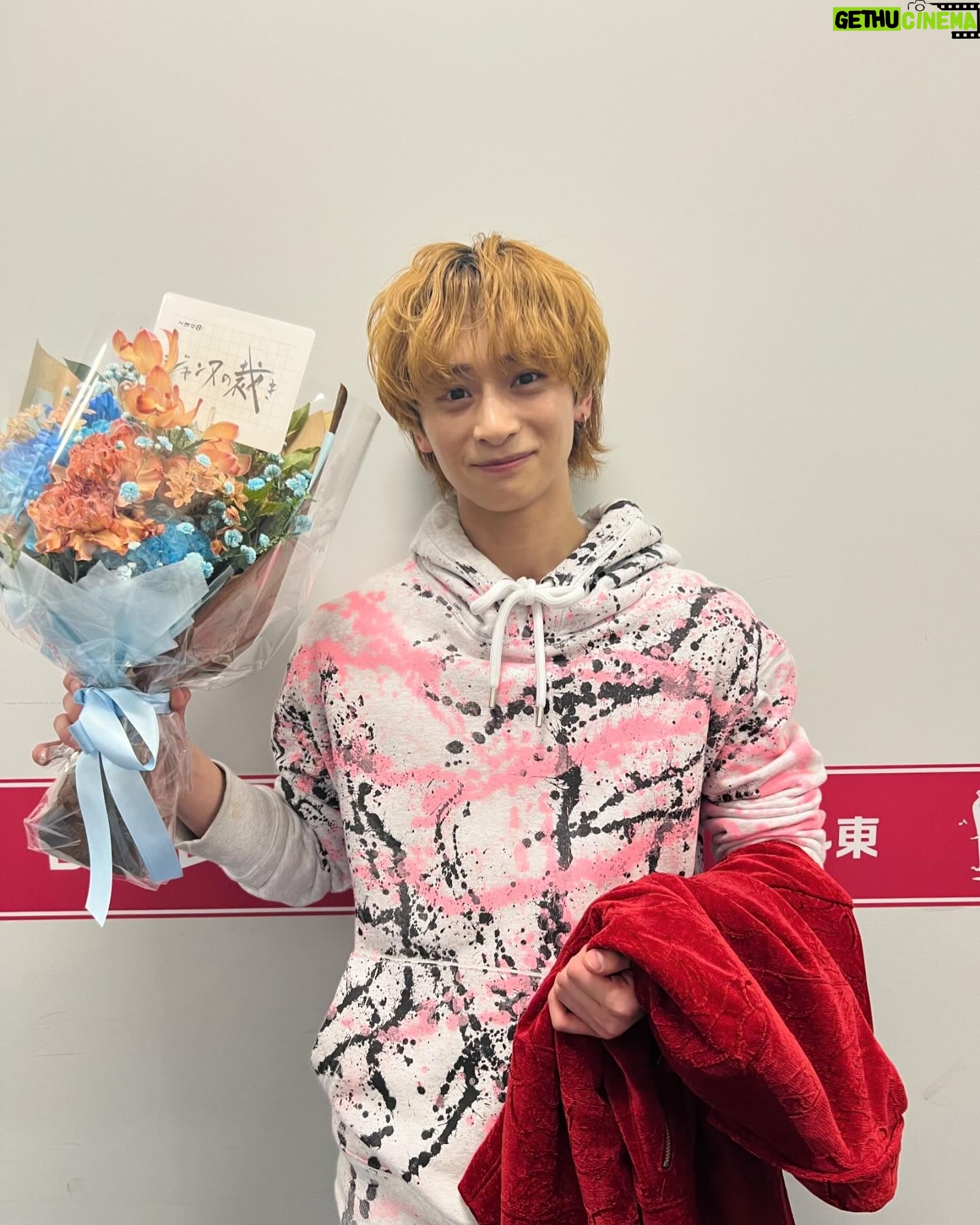 Sakai Sho - 3 Likes - 「ジャンヌの裁き」最終回ありがとうございました!!
そして、最後まで見届けてくださってありがとうございました!!
馬木志摩夫という役に出会い、演じることができて本当に良かったです。
僕が俳優になってから、こんなにも個性豊かなメンバー達による作品は初めてでした。
西浦監督はじめ、主演の玉木さんやスタッフキャストの皆様に、毎日引っ張っていただいたなぁと感じています。ここでの経験、必ず無駄にせず恩返ししていきたいと思います。
そして、いつも応援してくださっている皆様にも、また一段成長した姿を見ていただけるように新たな役でお会いできたらなと思っております。
本当にありがとうございました!!
@tx_dorama8
#ジャンヌの裁き
#馬木志摩夫
