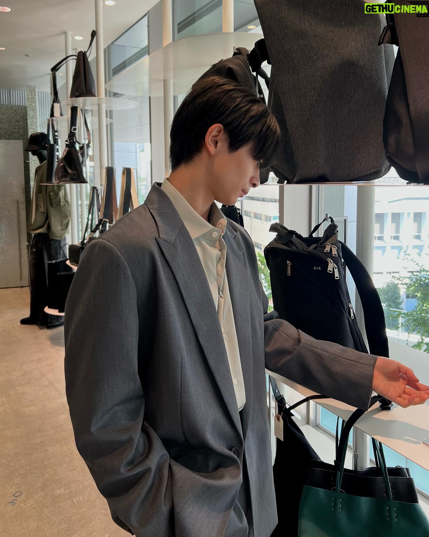 Sakai Sho - 3 Likes - Lui’s(ルイス)
2023 Autumn / Winter 展示会
@luis_official___
#PR
