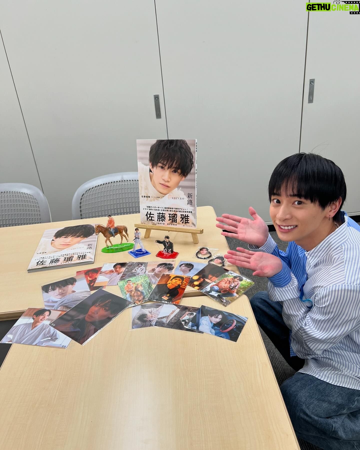 Sakai Sho - 3 Likes - 佐藤瑠雅 1st写真集ファン感謝イベント
ゲストとして参加させていただきました!
撮影が終わってもこーやって会えることが本当に嬉しい!
ありがとう!!
ファンの皆様ともお会いできてとても嬉しかったです!