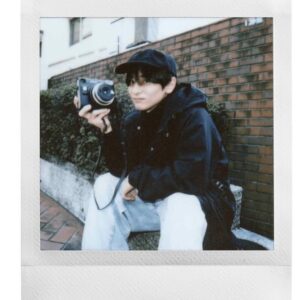 Sakai Sho Instagram - チェキカメラから作る世界。

富士フィルムさんの協力で、SHUTTER magazine「SQUARE UP!」に取材記事を掲載して頂きました。

何気ない日常をカメラに収めるというのは、その時間を切り抜いて保存できる。「何を撮ろう」と、考えれば考えるほど迷いました。

感想、近況などたくさん取材していただきましたので、ぜひチェックしてください！

@cheki_instax
#PR