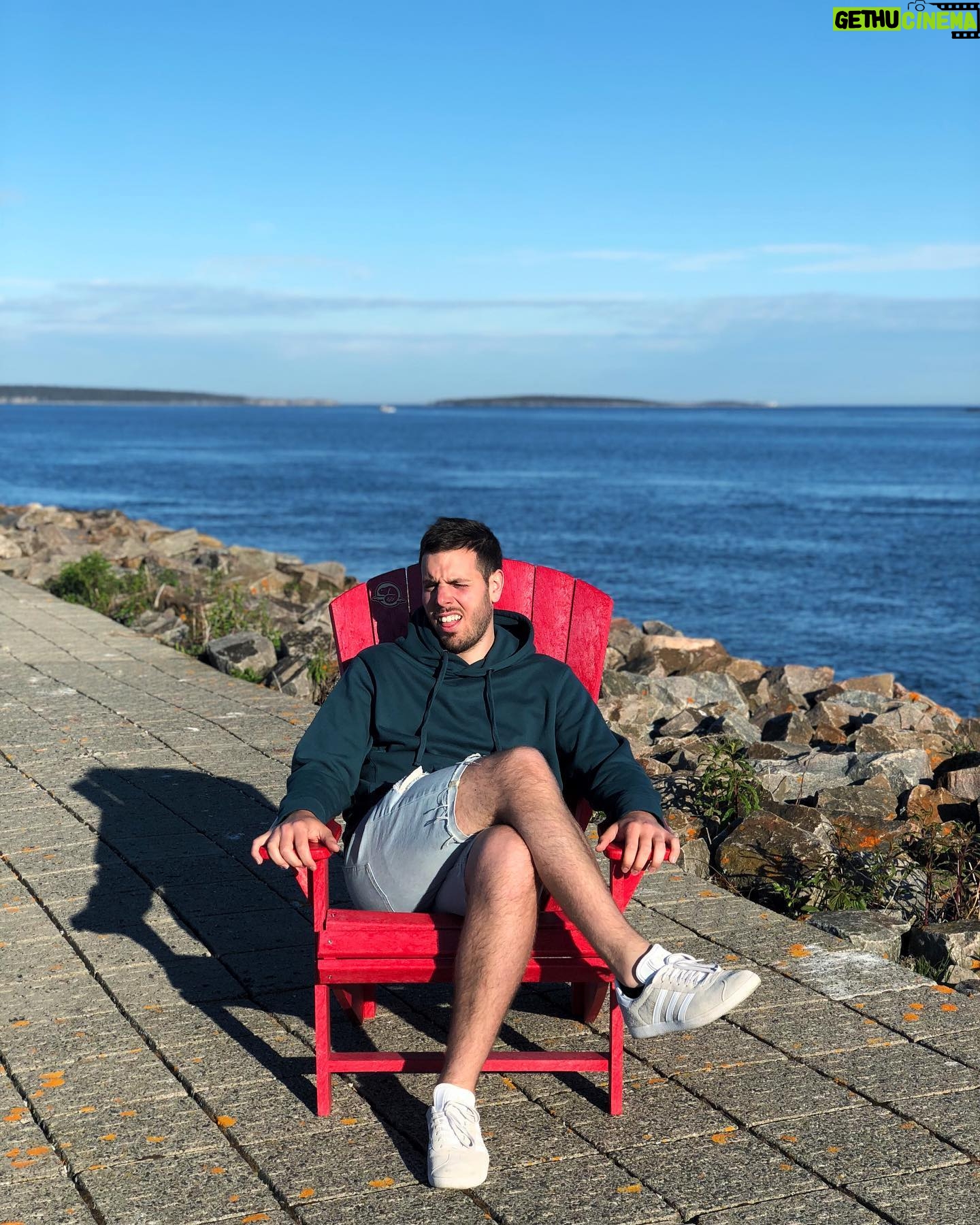 Sam Breton - 2.4K Likes - Je voudrais voir la mer..