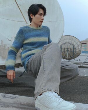 Sam Lin Instagram - 應該打開電視了吧！
應該有買到票了吧！

今天有藍鵲喔

@love_yourself1152 
CLOTHING : @sandroparis 
SHOES : @newbalance 

#沒有你依然燦爛 #李龍一  #sandrotaiwan #abetterbalance #newbalance
