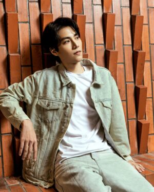 Sam Lin Instagram - 應該有進步吧？應該⋯⋯
還是今晚大家看看
再跟我說

《我們練愛吧》
6/16週五晚間23:00 
#東森綜合台
👕：@marcjacobs