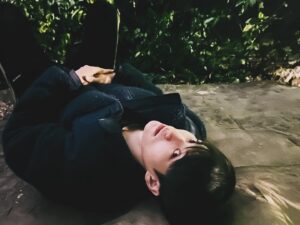 Sam Lin Instagram - 2024年新年快樂
2023做了很多事又好像什麼都沒做
保存期限總是一延再延
為了能吃總是會想辦法加進更多的防腐劑
最終長成現在的自己
變成一個⋯
.
.
.
.
.
.
.
.
.
.
超級木乃伊！
#2024