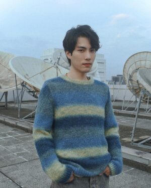 Sam Lin Instagram - 應該打開電視了吧！
應該有買到票了吧！

今天有藍鵲喔

@love_yourself1152 
CLOTHING : @sandroparis 
SHOES : @newbalance 

#沒有你依然燦爛 #李龍一  #sandrotaiwan #abetterbalance #newbalance