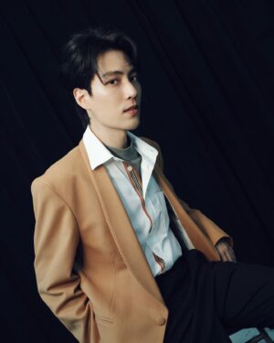 Sam Lin Instagram - 看到的不一定就是全部
佛系的現在是過去的堆疊
李龍一的秘密等你們自己挖掘

《沒有你依然燦爛》
9/3 起每週日晚上，一次兩集。
8:00 東森戲劇台
10:00 TVBS 歡樂台
12:00 Line TV

Outfit: @immense_tw
Stylist: @or.huang @ivanwang.tw
Makeup: @shiftplusy
Hairstyle: Ryan

@love_yourself1152 
#沒有你依然燦爛 #李龍一