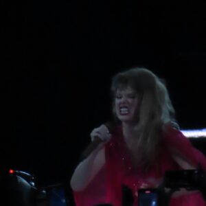 Sam McWilliams Instagram - Gelsenkirchen! 
3 amazing shows🫶🏻
The heart cut outs during lover 💗
The willow balloons 🧙‍♀️