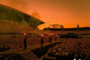Sam Smith Instagram - Romania wow! That was incredible, you sounded beautiful. Thank you so much for having us. 
See you tonight Sziget 🤍