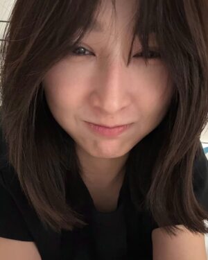 Samantha Ko Instagram - 齊蔭不了一日
撥開～撥開～🤣🤣

#sammko