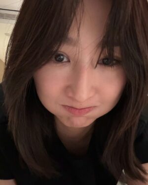 Samantha Ko Instagram - 齊蔭不了一日
撥開～撥開～🤣🤣

#sammko