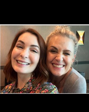 Samantha Smith Instagram - Austin you knocked my socks off. A huge thank you to the best fans on the planet— you bring the goods every single time— and to @creationent for bringing us all together! 🤠 
Also kudos to those of us not from Texas who miraculously survived the inferno you call “August.”

#spnaus #supernatural