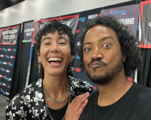 Samba Schutte Instagram - Thank you so much @floridasupercon and all amazing fans, organizers and volunteers for a beautiful weekend! Met some amazing people🫡🏴‍☠️✨
#OurFlagMeansDeath #ofmd #floridasupercon