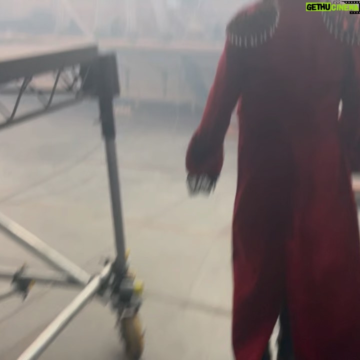 Samba Schutte - 14.7K Likes - Crew Shoutout part 2: the first time I met @rhysiedarby at rehearsals he said hi and I said “I LOVE YOU”☠️ Never walked it back since. He worked so hard this season but always looked cool, always improvised effortlessly as Stede⚔️ That red suit WAS cursed- triggered the fire alarm as soon as he stepped on stage❤️🔥 And that mermaid tail was really heavy, but look how graceful!🏴☠️🧜♂️
#OurFlagMeansDeath #ofmd #ofmdseason2 #bts