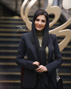 Samira Hosseini Instagram - #جشن_حافظ 
Photo1: @nazy_kh 💚
Photo 2: @sadaf.ariandoost 💚
Makeup: @maryamrahnama__ 💚
Thanksto: @hanieh.zahed 💫& @farzam.shekari 💫
#samirahosseini #سمیراحسینی