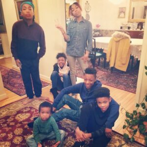 Samira Wiley Instagram - 1) Bruh... I swear.... if you don’t put yo phone down right now and smile for this gotdang family photo...🤬 2) Cheese! 😁

#familyphoto #turkeyday #latergram