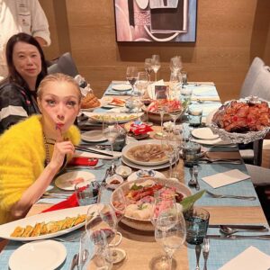 Sammi Cheng Instagram - 演唱會尾場完畢，mi最想吃魚生，藥材味牛腩，乳豬. 😆