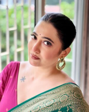Sampurna Lahiri Instagram - Keep watering yourself, you are growing 💚
.
MUA - @sahababusona 
Styling - @subrata4462 
Wardrobe - @ethnic_boutique61 
Jewellery - @jhalak_thedesignerstore 
Draped by - @ijewel007 
.
#ethnic #saree #sareelove #beauty #fashion #style #mood #green #look #makeup #selflove