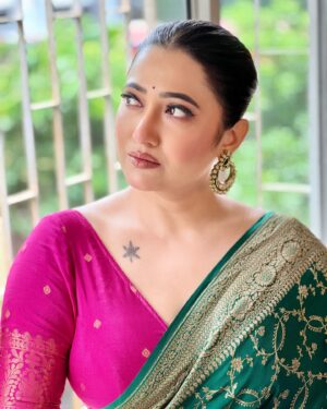 Sampurna Lahiri Instagram - Keep watering yourself, you are growing 💚
.
MUA - @sahababusona 
Styling - @subrata4462 
Wardrobe - @ethnic_boutique61 
Jewellery - @jhalak_thedesignerstore 
Draped by - @ijewel007 
.
#ethnic #saree #sareelove #beauty #fashion #style #mood #green #look #makeup #selflove