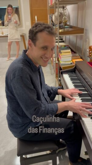 Samy Dana Instagram - Eitaaaaaa!!! Olha o @samydanaoficial moendo o piano!! #humor #faustao #programapanico #piano