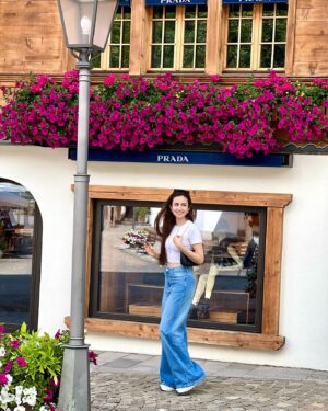 Sana Javed Instagram - 🍫