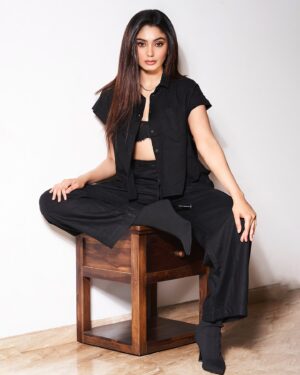 Sana Makbul Instagram - It girl 👑

#SanaMakbul #Actress #Winner #BiggbossOTT #Sanakesitare