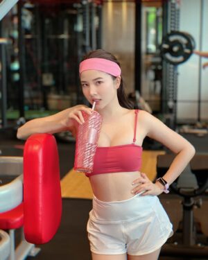 Sananthachat Thanapatpisal Instagram - อวดแก้วน้ำใบใหม่ 💖🏋🏻‍♀️

@Starbucksthailand #StarbucksTH