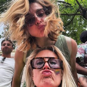 Sandra Barneda Instagram - Life in Between is the best gift
Stop thinking in the begginings or endings
.
.
.
Mi primer orgullo en Amsterdam no ha podido ser mejor.
Thanks ❤️💛🧡💚💙🩵💜🤎🩷