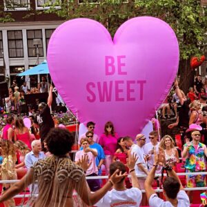 Sandra Barneda Instagram - Life in Between is the best gift
Stop thinking in the begginings or endings
.
.
.
Mi primer orgullo en Amsterdam no ha podido ser mejor.
Thanks ❤️💛🧡💚💙🩵💜🤎🩷